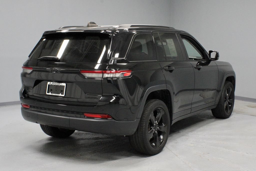 Used 2023 Jeep Grand Cherokee Limited w/ Black Appearance Package AWD/4WD image 10
