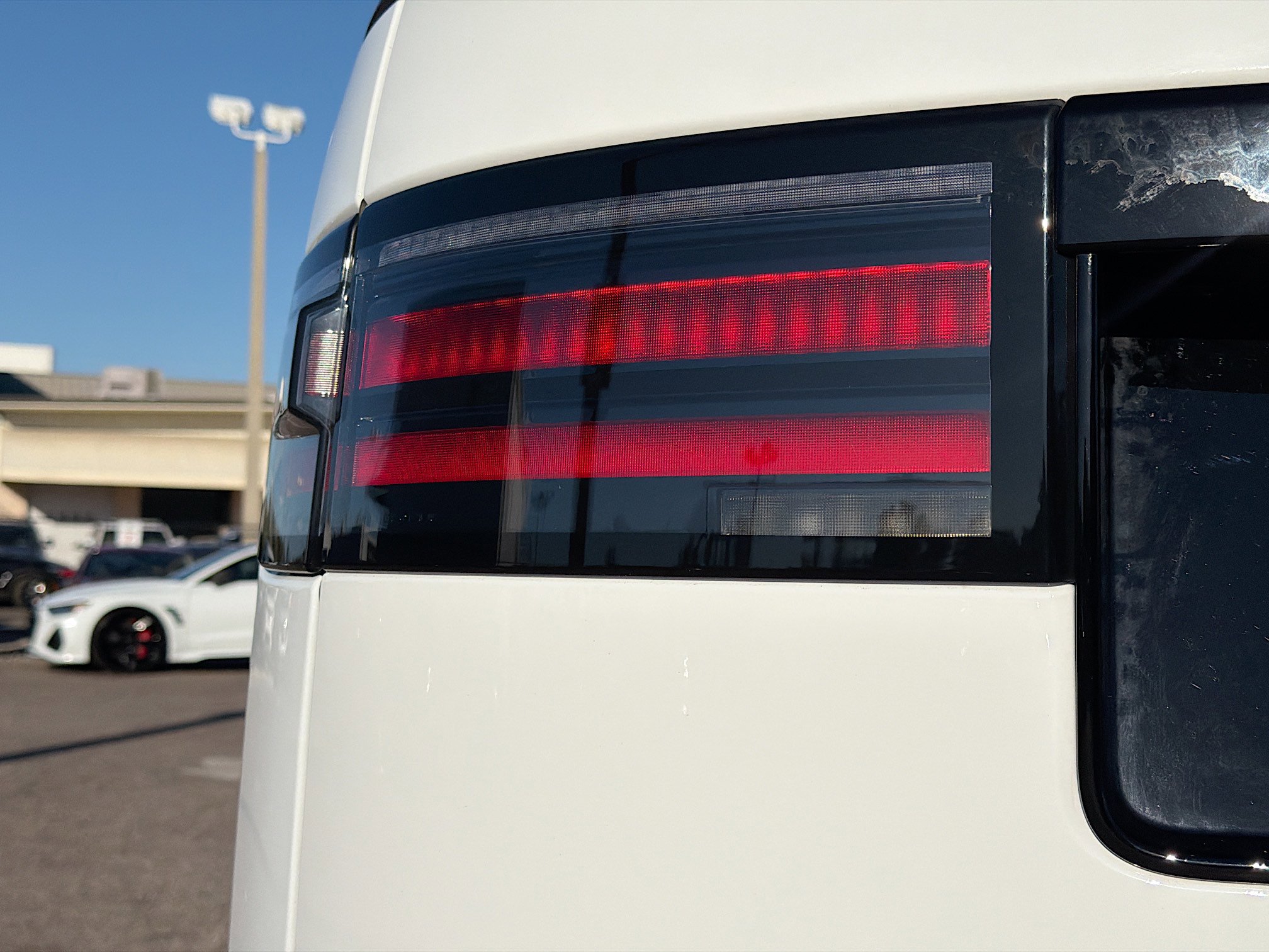 New 2026 Land Rover Discovery Dynamic SE image 10
