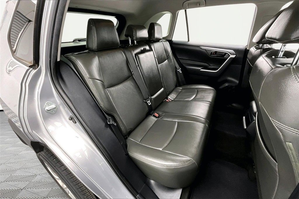 Used 2019 Toyota RAV4 LE image 27