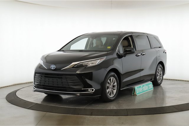 Used 2022 Toyota Sienna XLE image 10