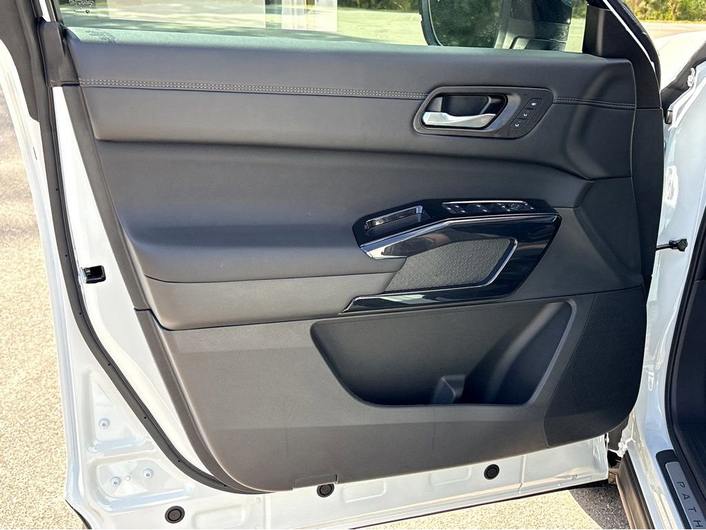 New 2026 Nissan Pathfinder Platinum FWD image 21
