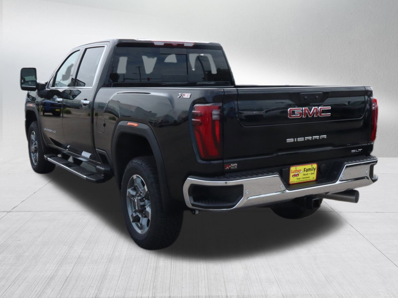 New 2025 GMC Sierra 3500 SLT w/ SLT Premium Package image 5