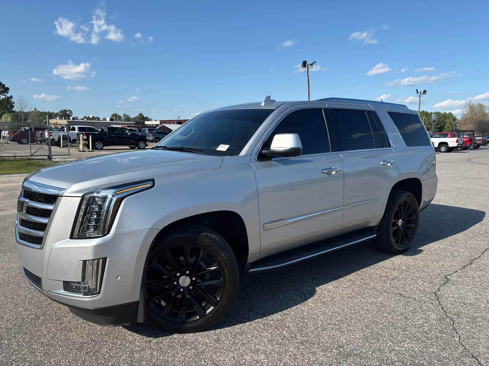 Used 2019 Cadillac Escalade Luxury image 2