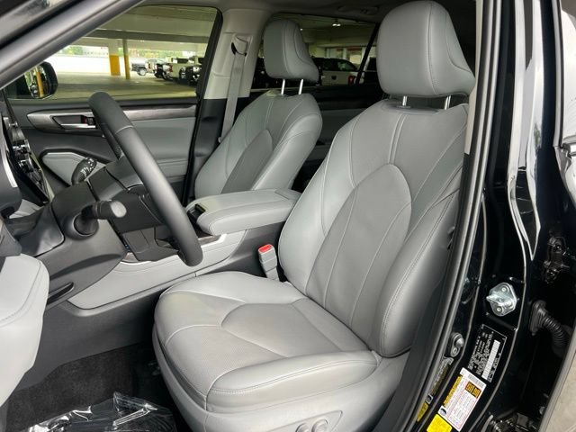 Certified 2026 Toyota Highlander Limited w/ Protection Package #3 (TMS) AWD/4WD image 15