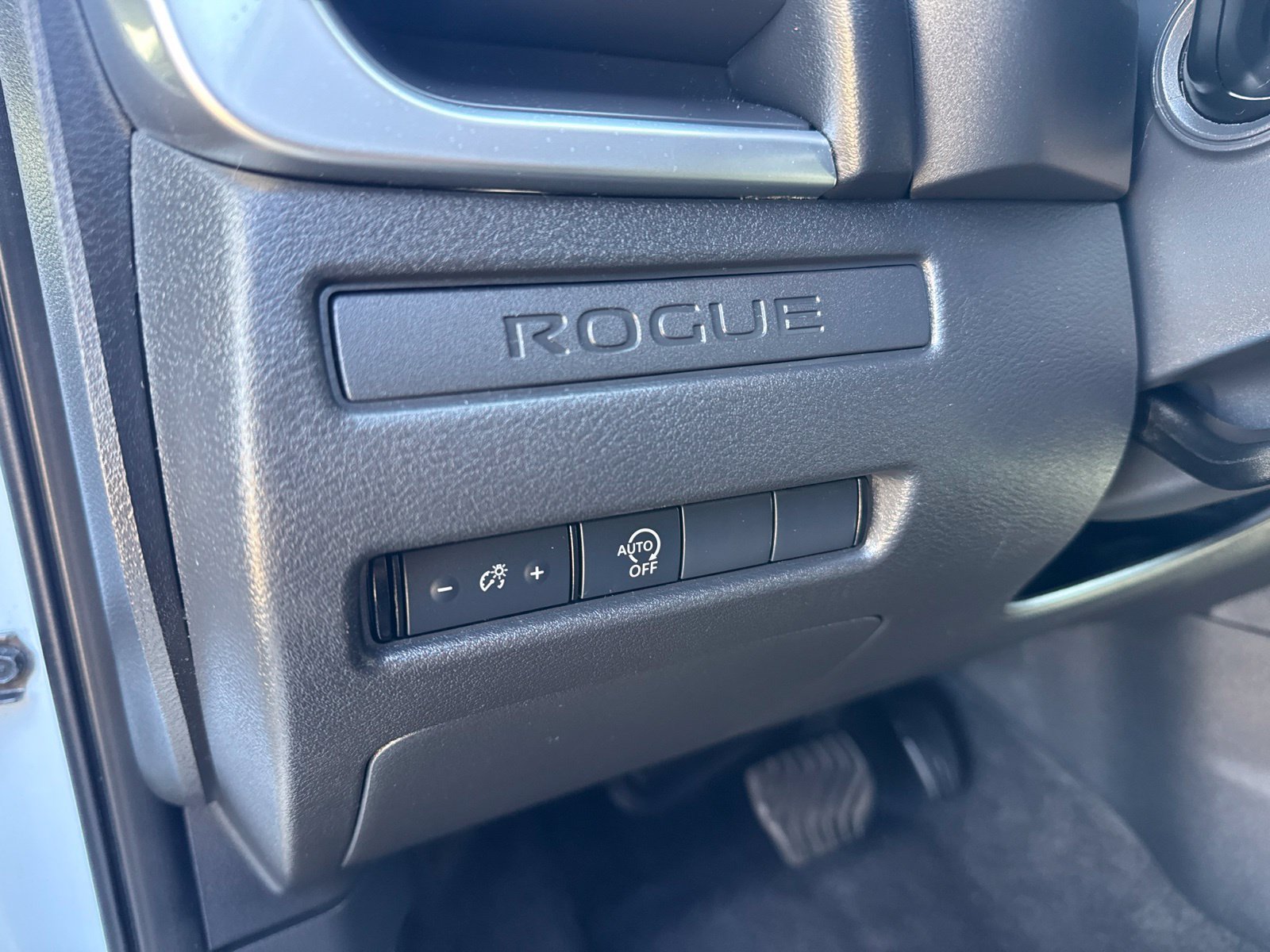 Used 2024 Nissan Rogue S AWD/4WD image 17