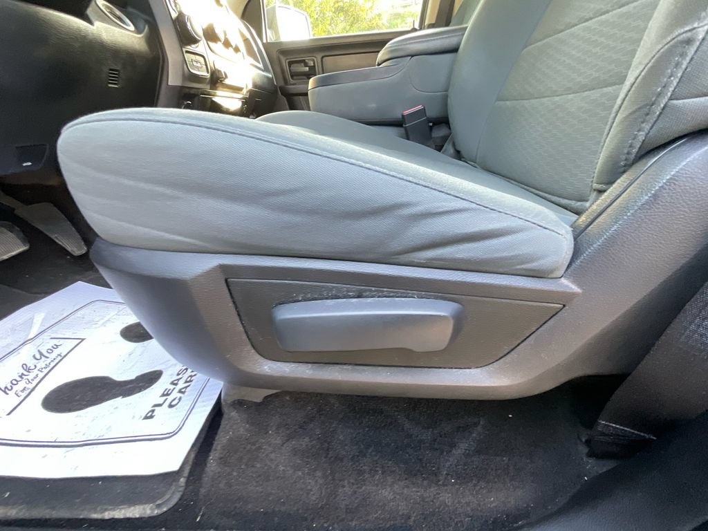 Used 2017 RAM 1500 Express AWD/4WD image 13