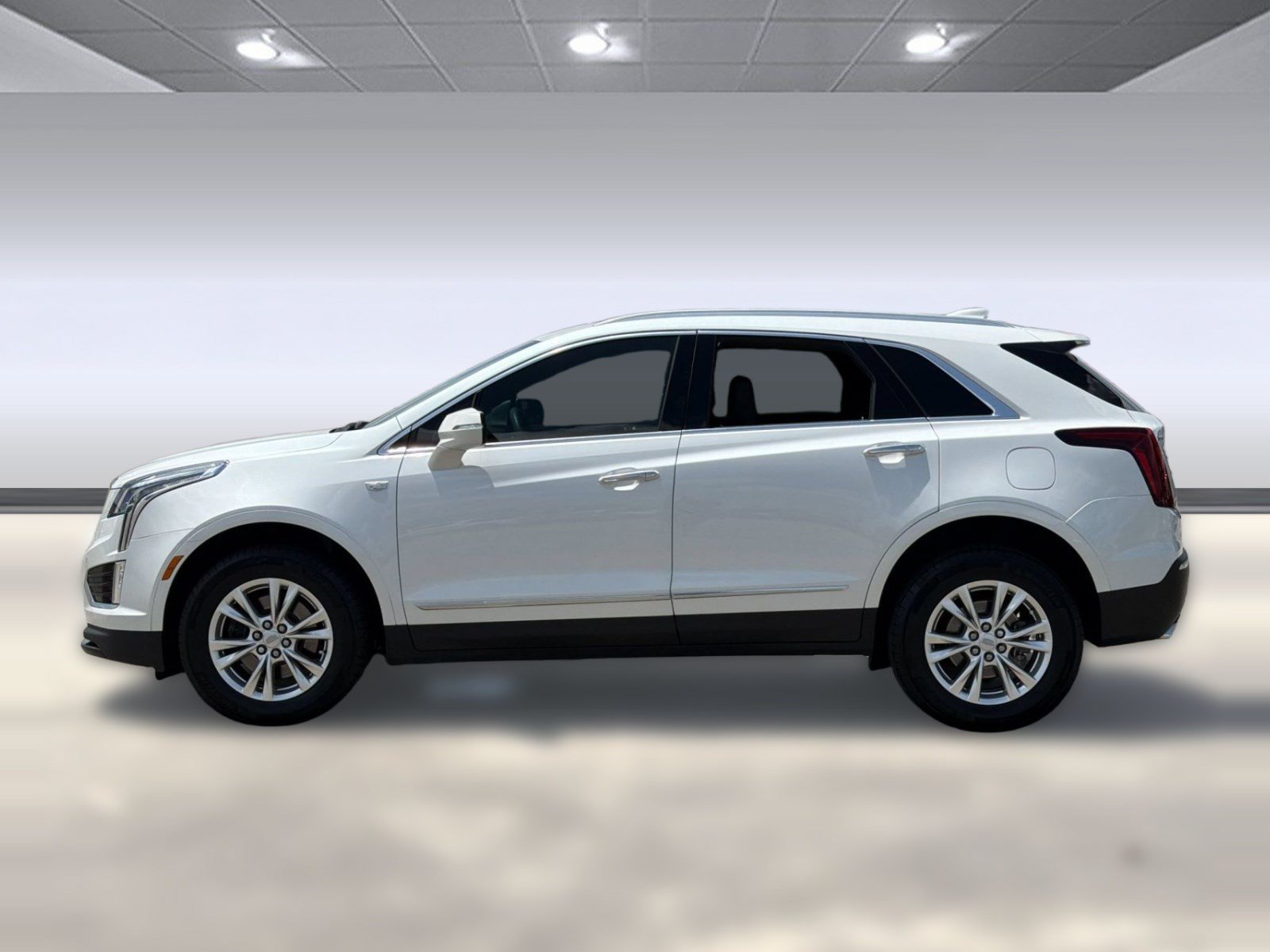 Used 2023 Cadillac XT5 Luxury FWD image 2