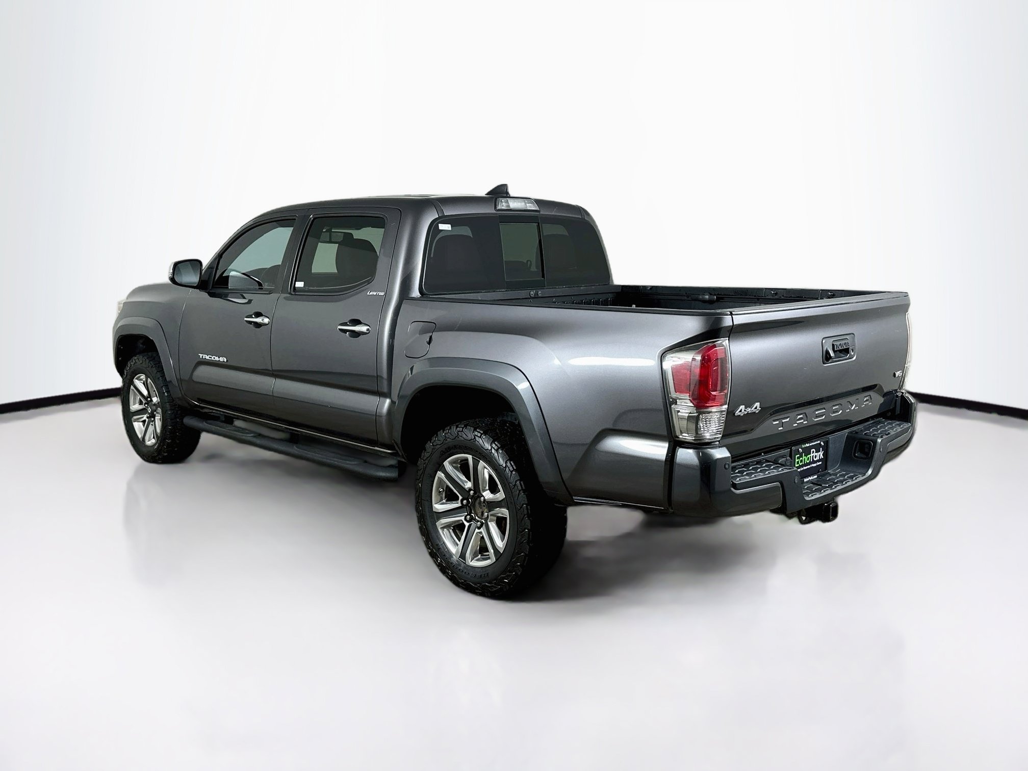 Used 2017 Toyota Tacoma Limited w/ Tow Package AWD/4WD image 5