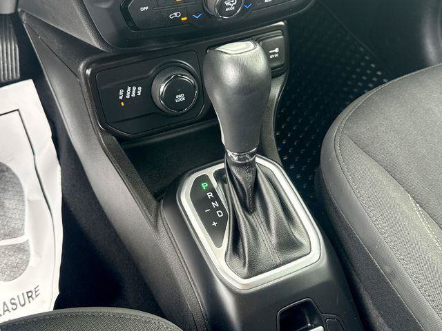 Used 2023 Jeep Renegade Latitude AWD/4WD image 23