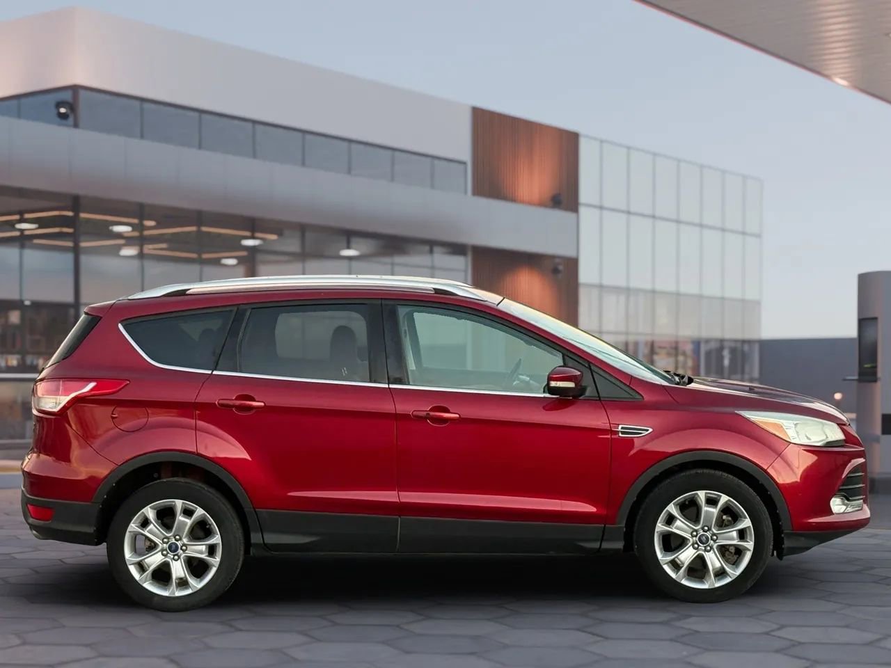 Used 2014 Ford Escape Titanium image 9