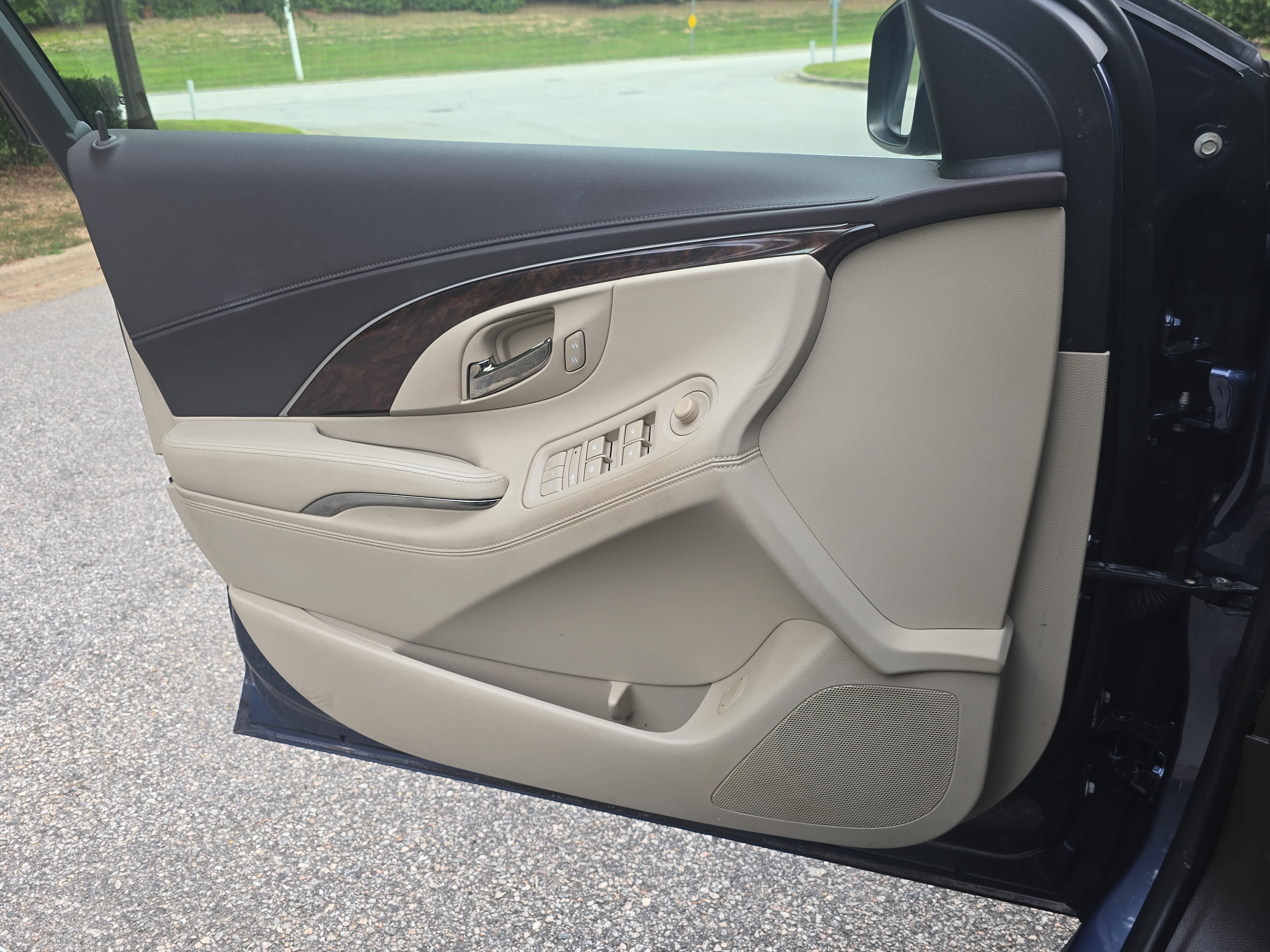 Used 2014 Buick LaCrosse Leather FWD image 25