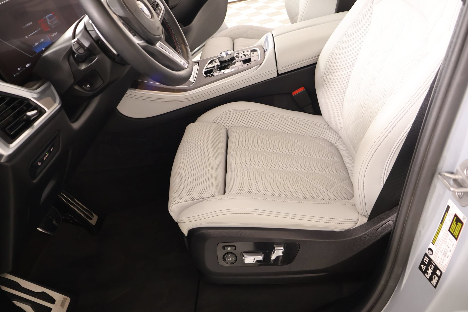 Used 2025 BMW X5 M60i AWD/4WD image 13
