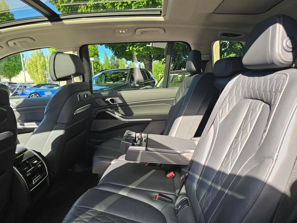 Used 2025 BMW X7 xDrive40i AWD/4WD image 19