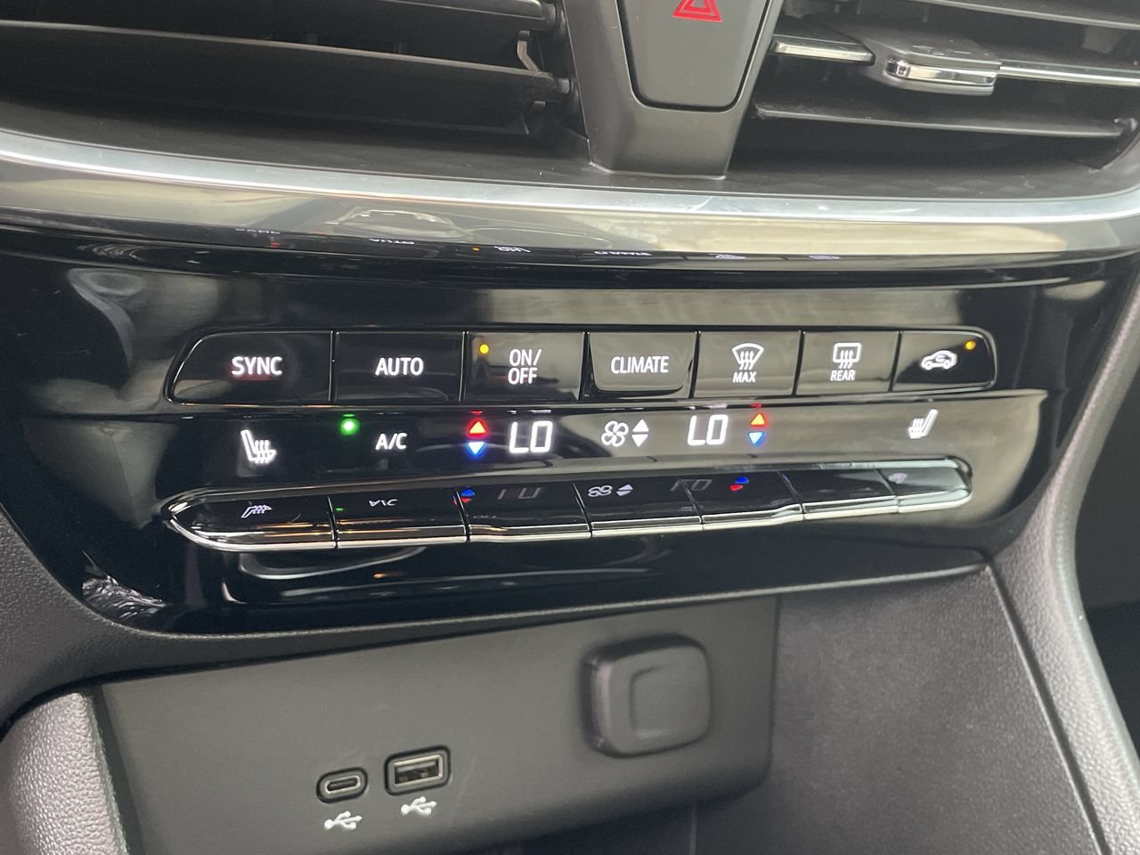Used 2024 Buick Encore GX Avenir w/ Avenir Convenience Package AWD/4WD image 24