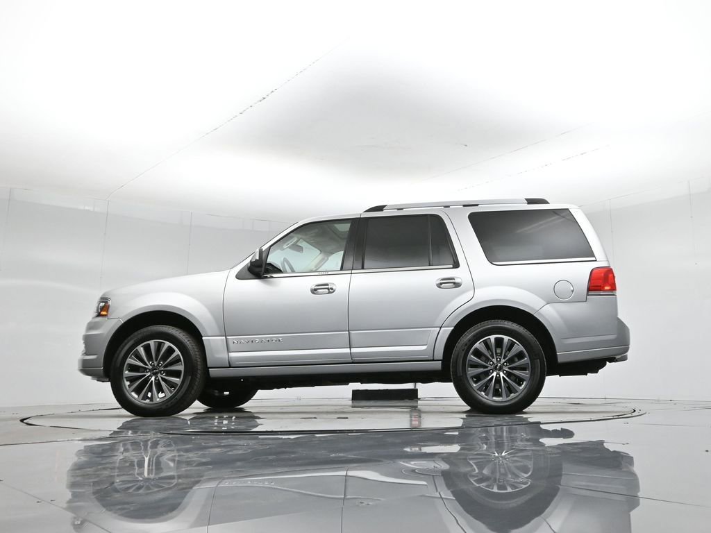 Used 2017 Lincoln Navigator Select image 37