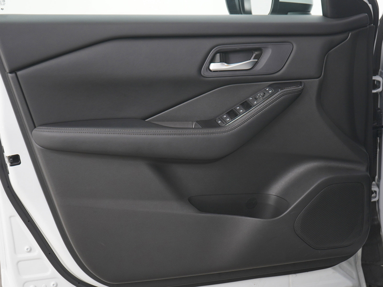 Used 2025 Nissan Rogue SV image 22