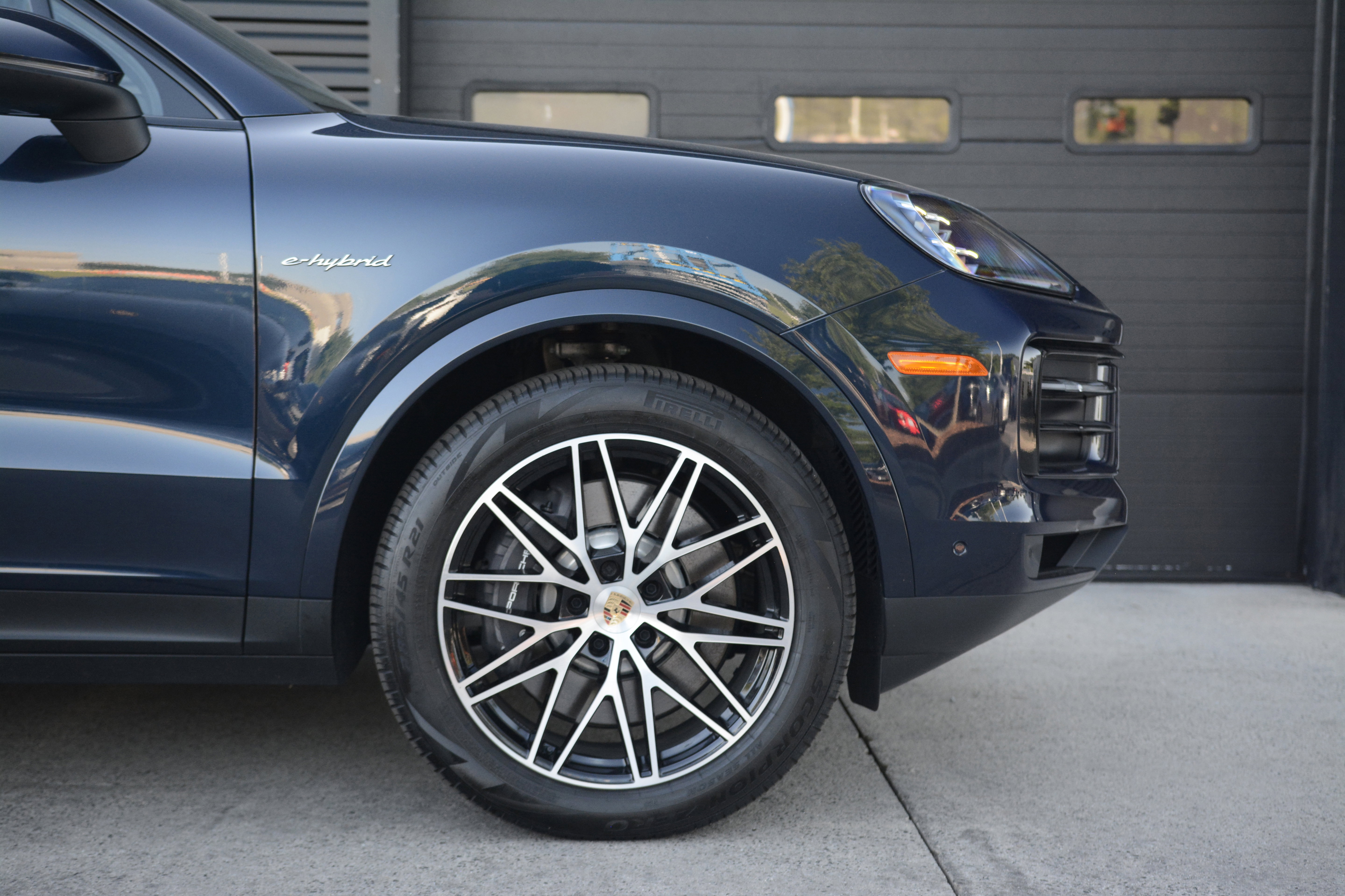 Certified 2025 Porsche Cayenne E-Hybrid Coupe AWD/4WD image 11