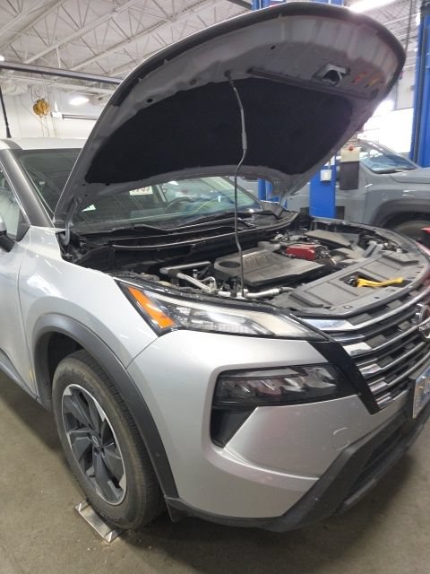 Used 2024 Nissan Rogue SV AWD/4WD image 9