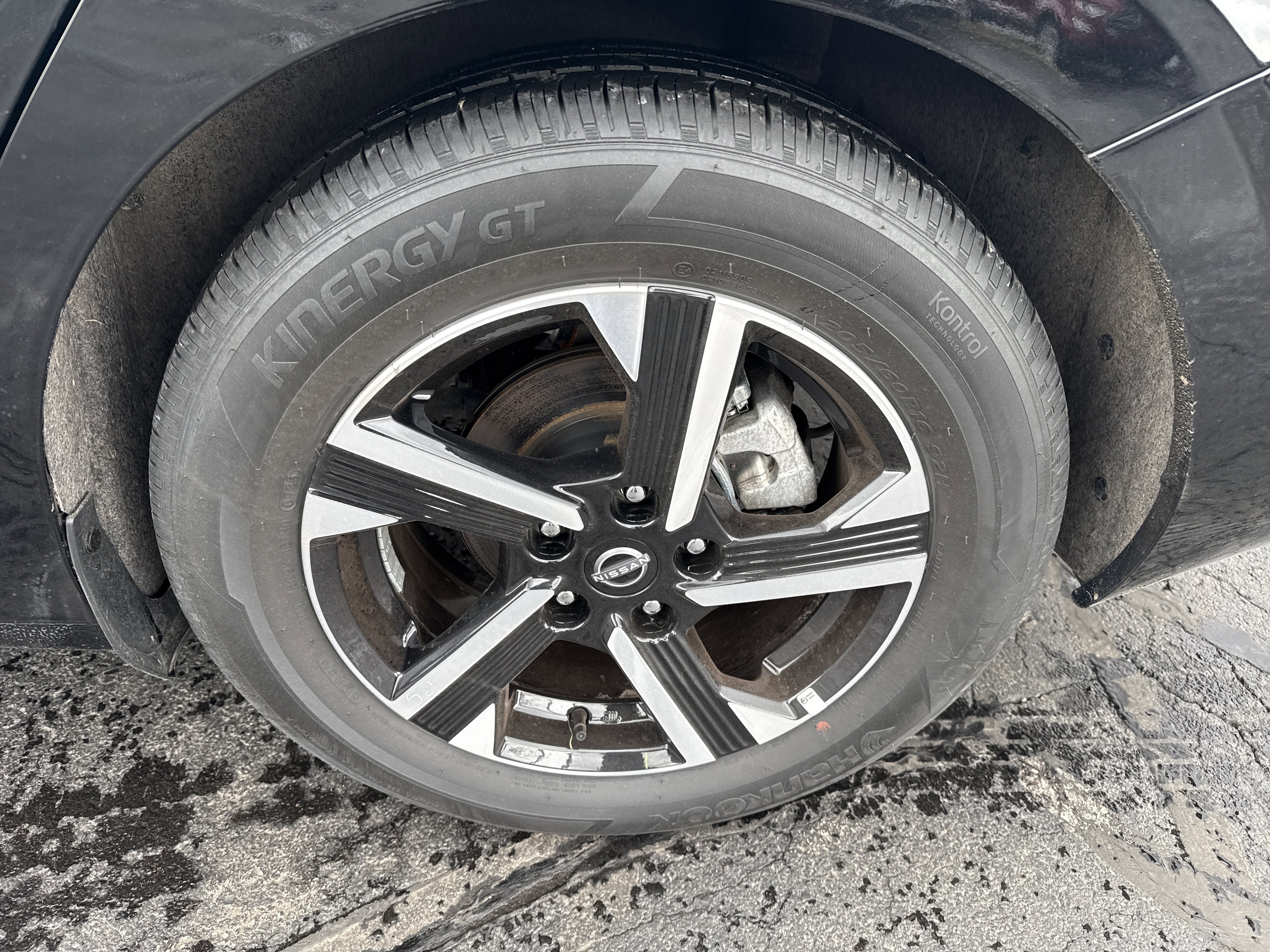 Used 2025 Nissan Sentra SV image 4