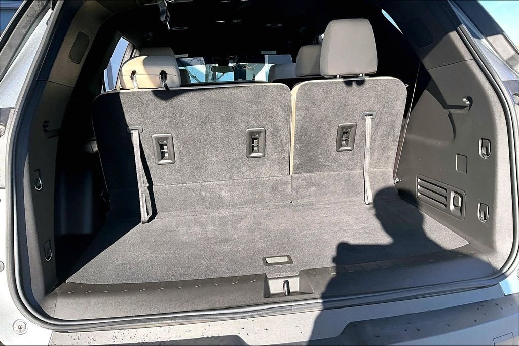 Used 2023 Chevrolet Traverse LS w/ Safety Package image 25