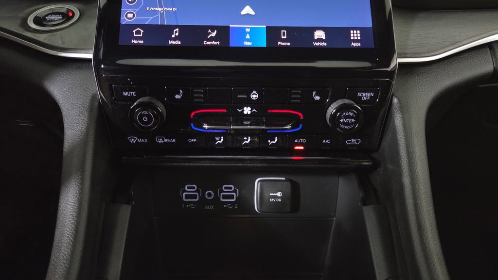 Used 2024 Jeep Grand Cherokee Limited w/ Black Appearance Package AWD/4WD image 28