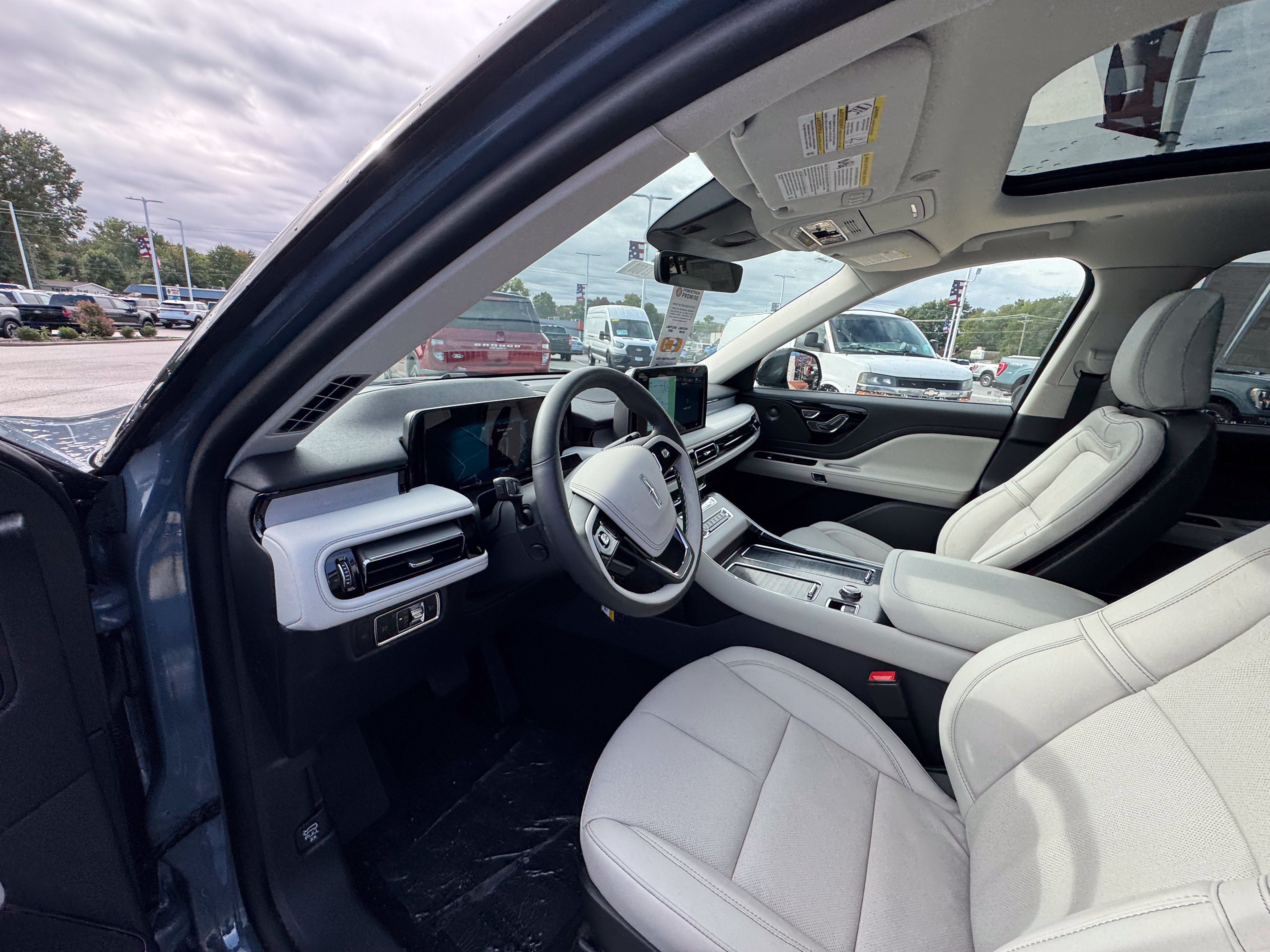 New 2026 Lincoln Aviator Reserve w/ Jet Appearance Package AWD/4WD image 26