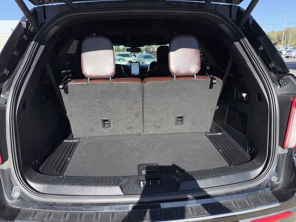 Used 2022 Ford Explorer Platinum w/ Equipment Group 601A image 9