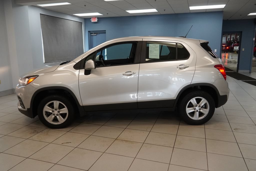 Used 2020 Chevrolet Trax LS AWD/4WD image 2