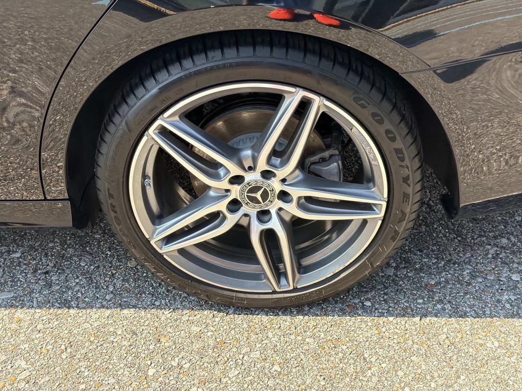 Used 2019 Mercedes-Benz E 300 image 4