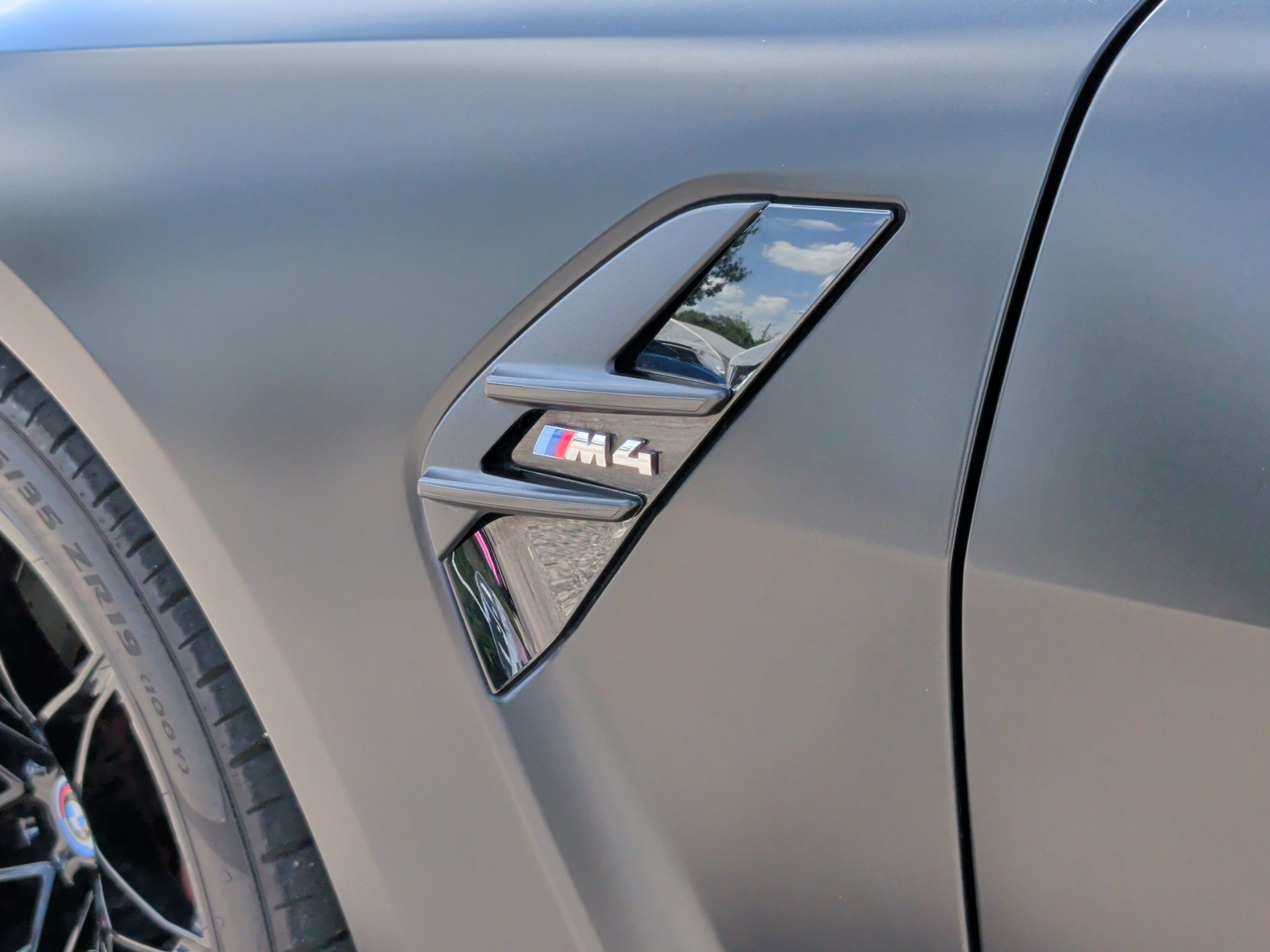 Used 2022 BMW M4 Coupe w/ Executive Package RWD image 12