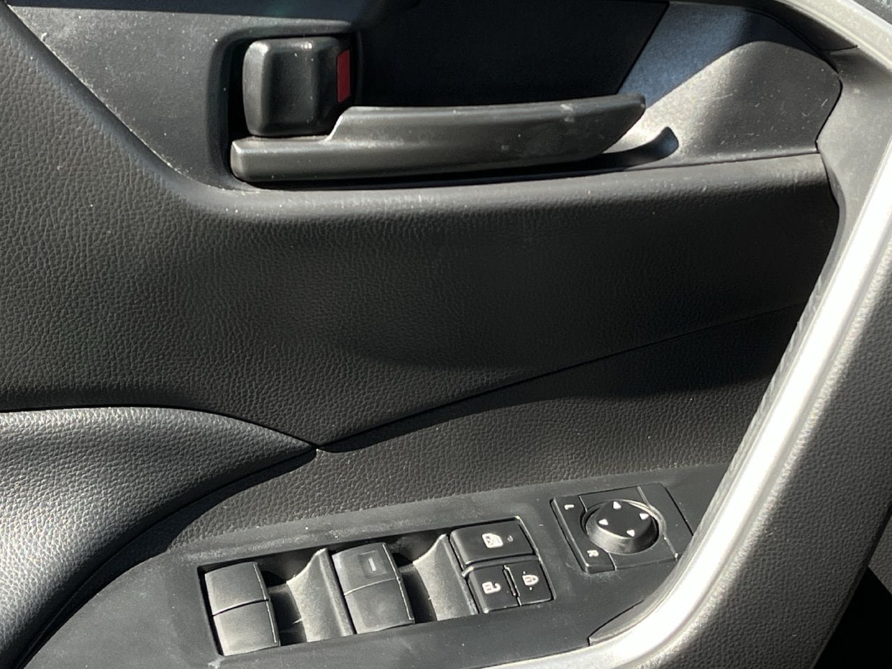 Used 2024 Toyota RAV4 LE FWD image 21