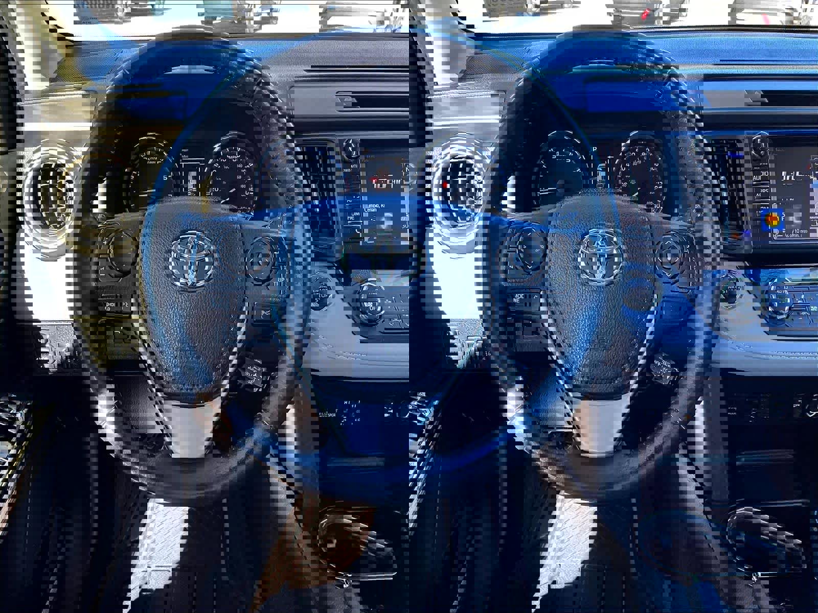 Used 2018 Toyota RAV4 Limited image 17