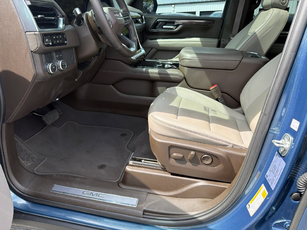 Used 2025 GMC Yukon XL Elevation w/ Technology Package RWD image 9