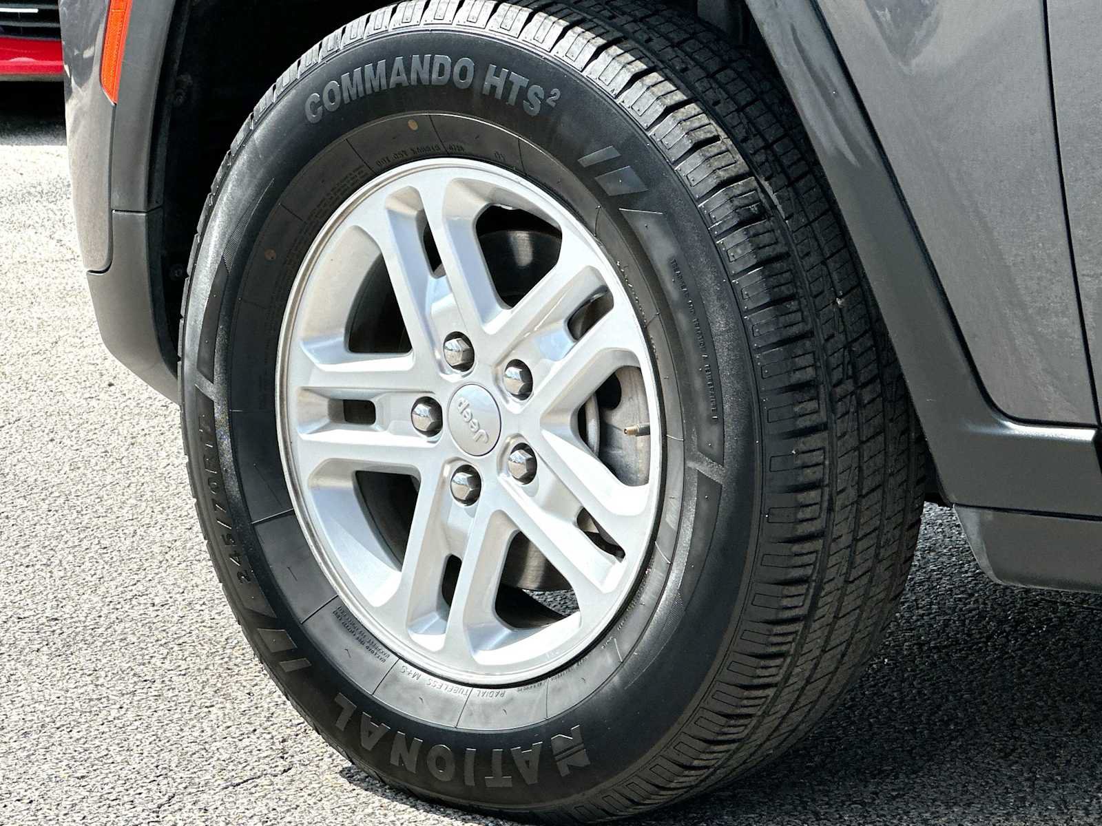 Used 2024 Jeep Grand Cherokee Laredo AWD/4WD image 11