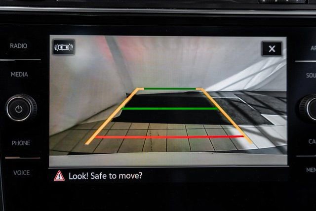 Used 2022 Volkswagen Tiguan SE w/ Panoramic Sunroof Package image 39