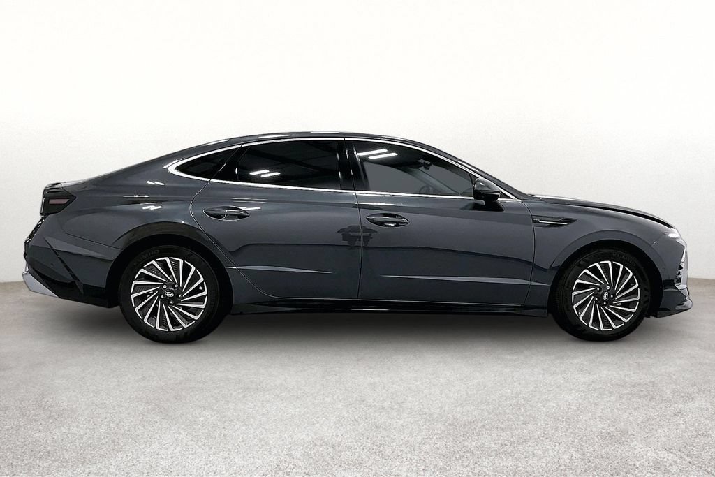 New 2026 Hyundai Sonata Limited FWD image 8