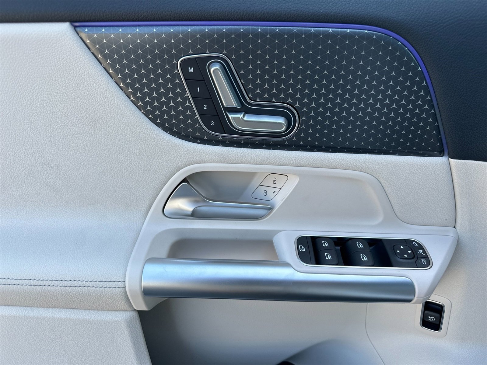 New 2025 Mercedes-Benz GLA 250 image 11