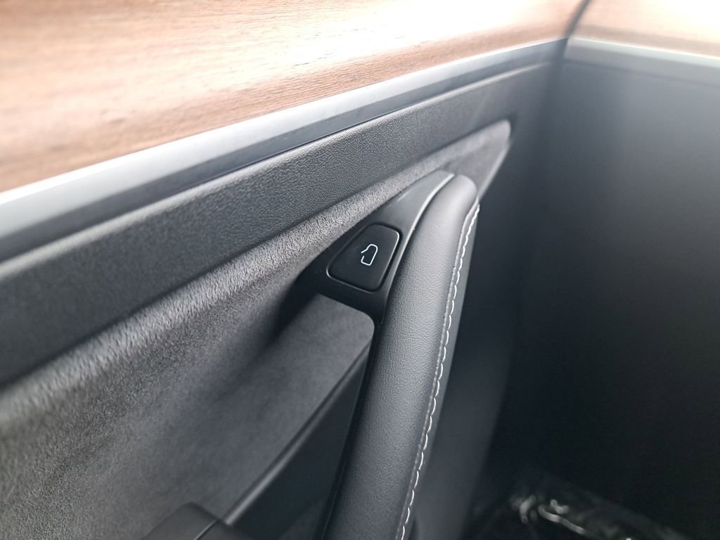 Used 2023 Tesla Model Y Long Range image 24