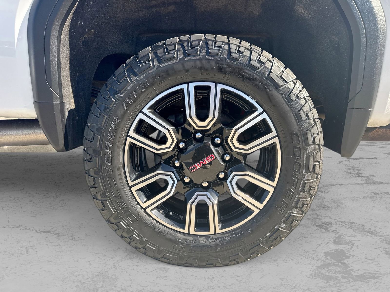 Used 2021 GMC Sierra 2500 AT4 w/ AT4 Premium Plus Package AWD/4WD image 15