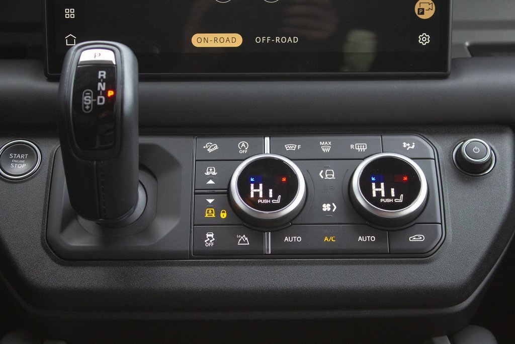 Used 2025 Land Rover Defender 110 V8 image 21