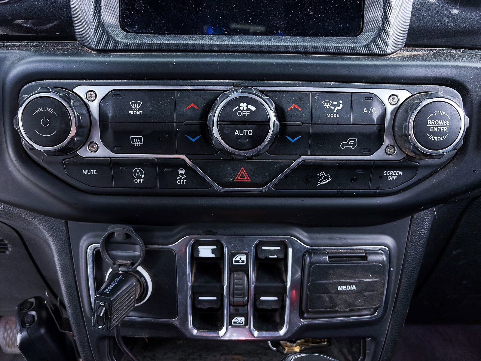 Used 2020 Jeep Wrangler Unlimited Sahara image 14