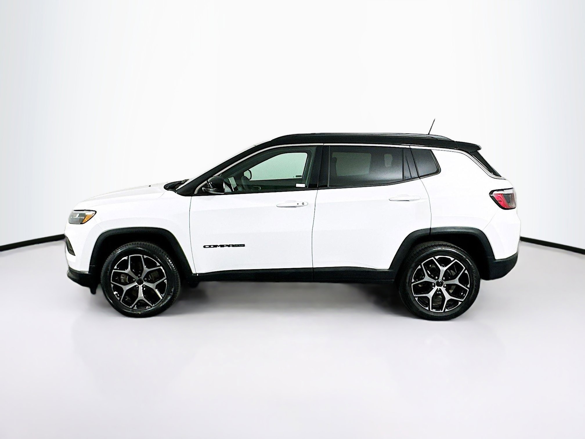 Used 2025 Jeep Compass Limited image 4