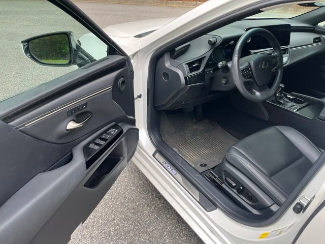 Used 2023 Lexus ES 300h w/ Premium Package FWD image 4