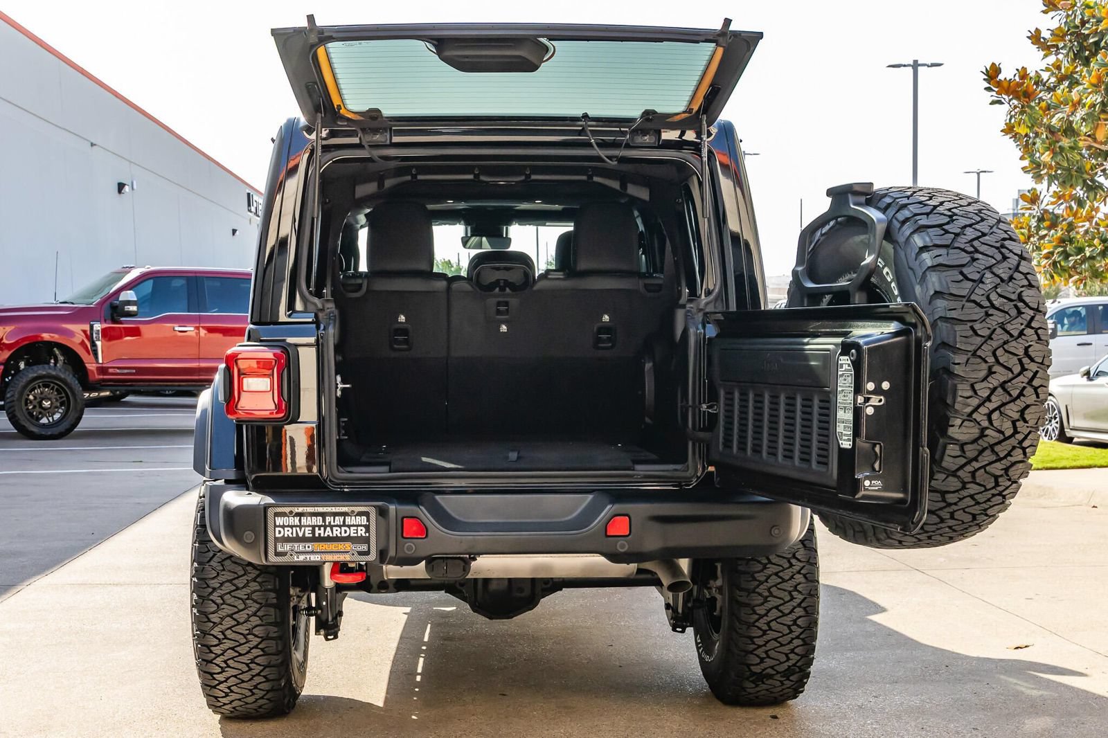 Used 2024 Jeep Wrangler Unlimited Rubicon AWD/4WD image 9