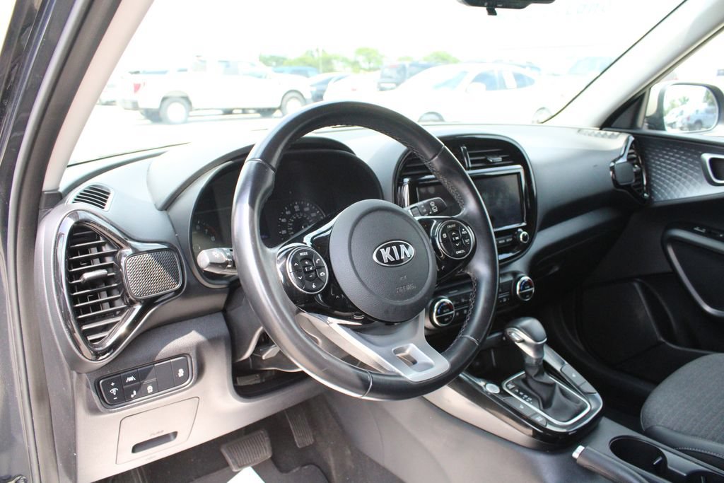 Used 2020 Kia Soul EX FWD image 2