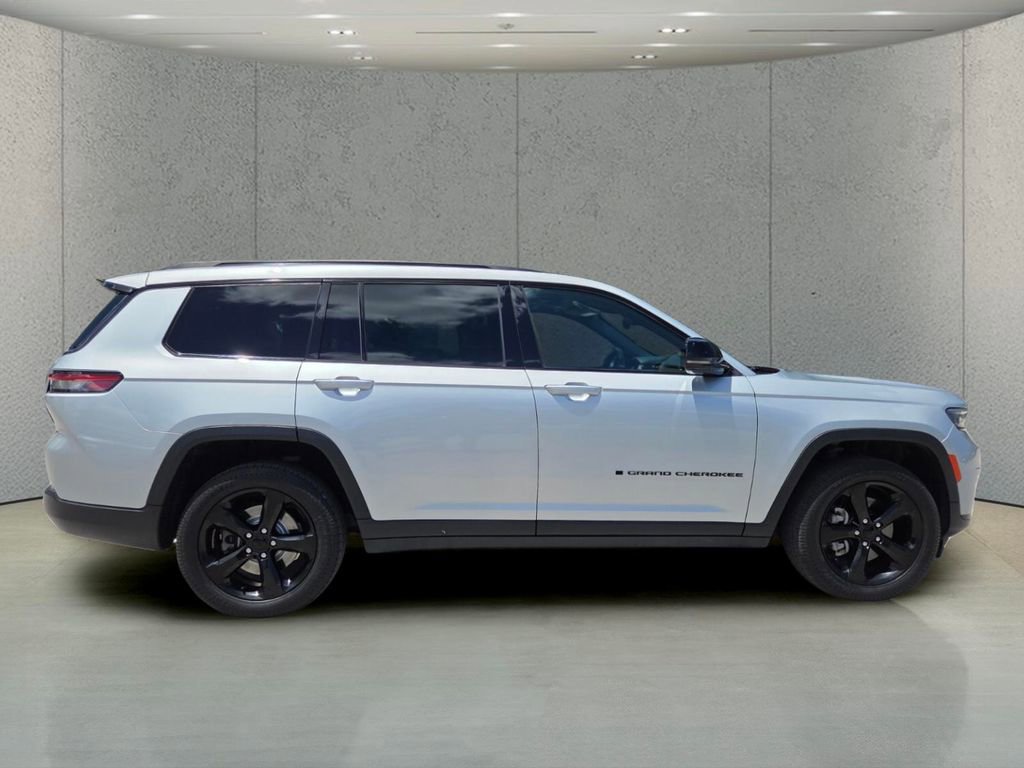 Used 2021 Jeep Grand Cherokee L Laredo AWD/4WD image 2