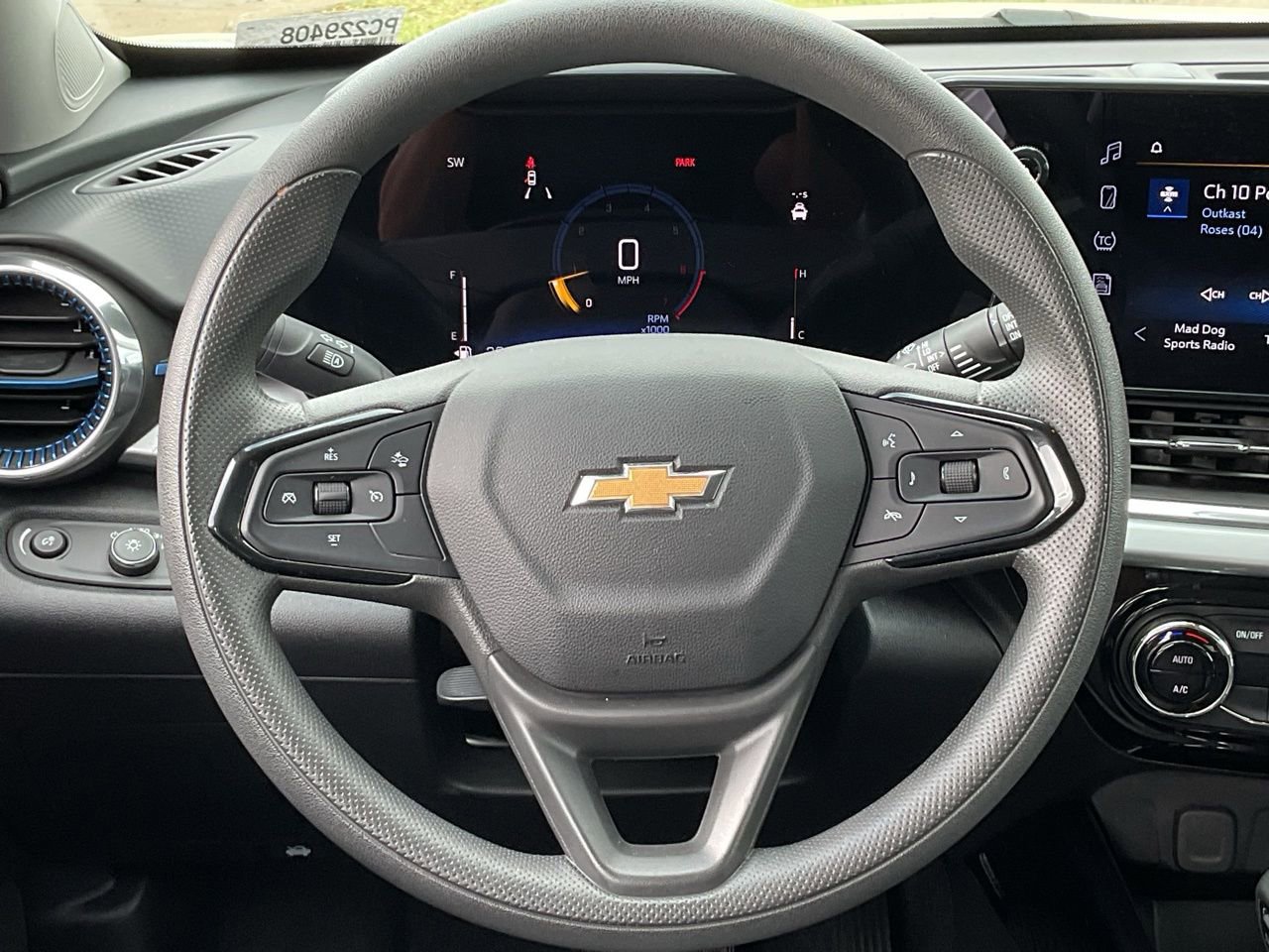 Used 2025 Chevrolet Trax LT image 21