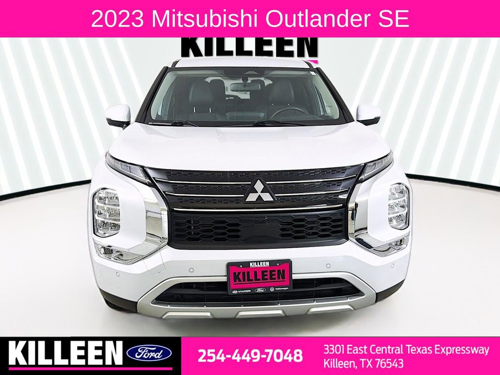 Used 2023 Mitsubishi Outlander SE image 2