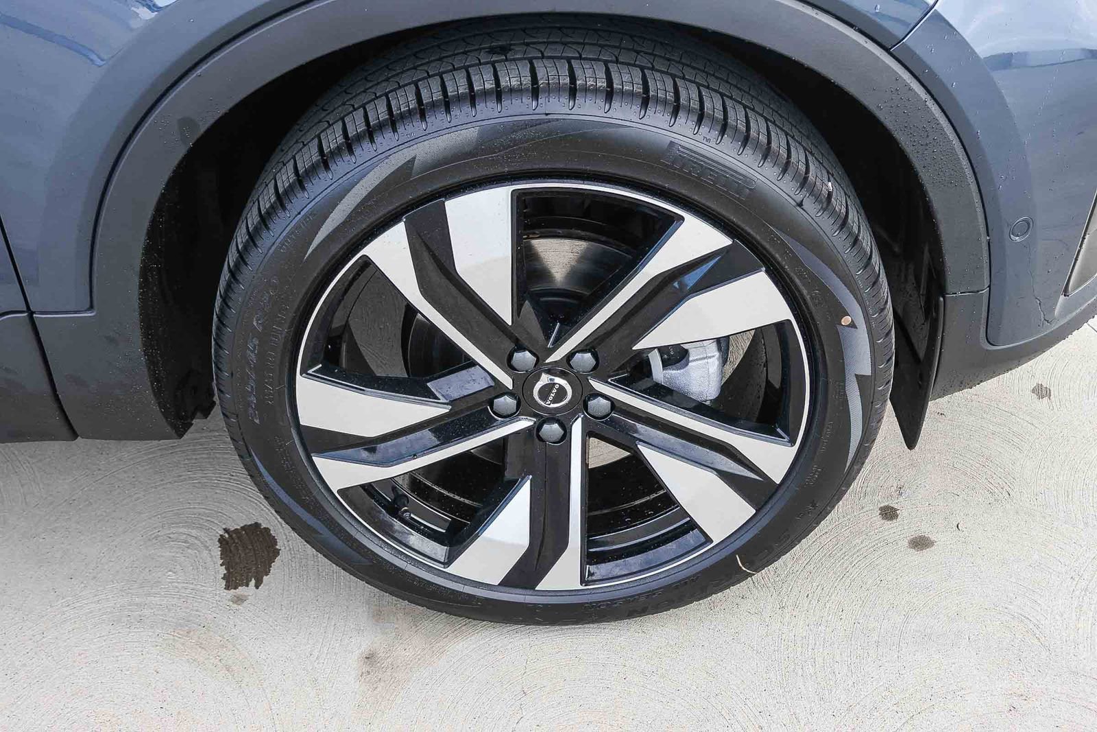 New 2026 Volvo XC40 B5 Ultra w/ Climate Package AWD/4WD image 14