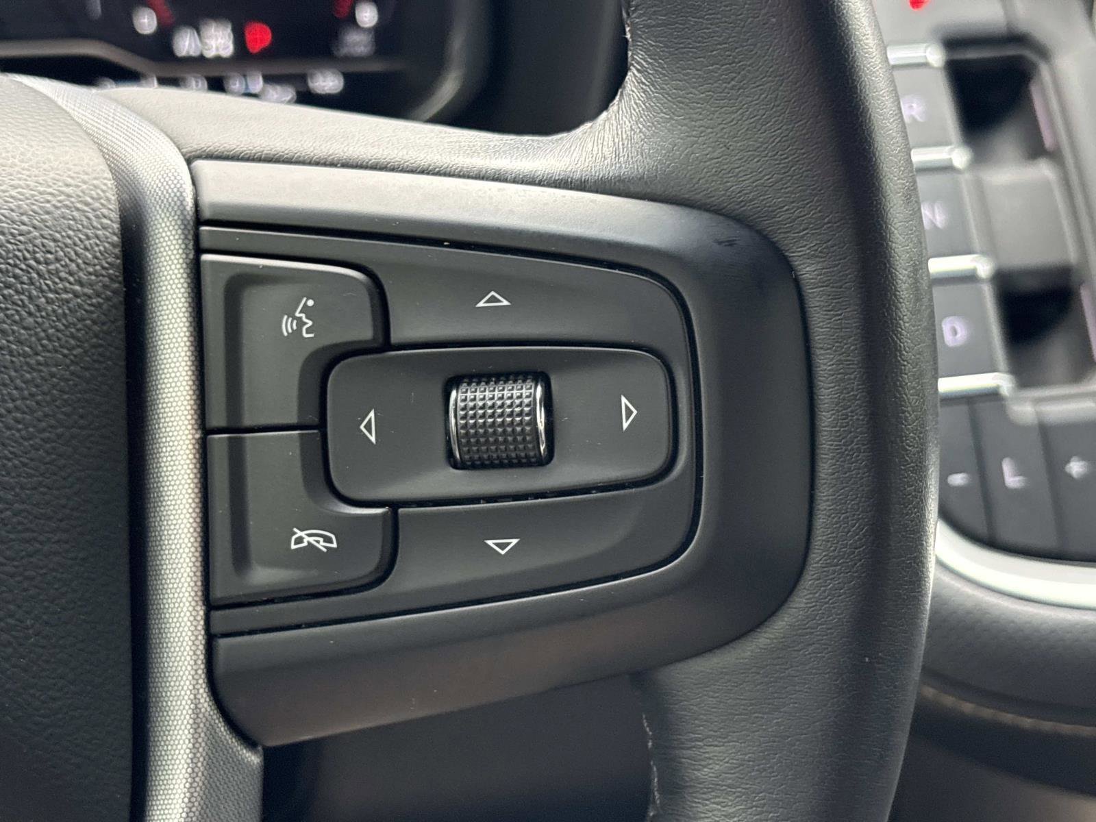 Used 2022 GMC Yukon XL SLT w/ SLT Luxury Package image 18